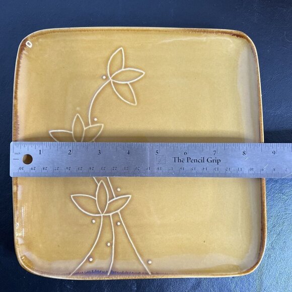 Pair of Style Eyes by Baum Bros Retro Embossed Brown Dinner Plates 8.5” & 10” - Picture 3 of 10